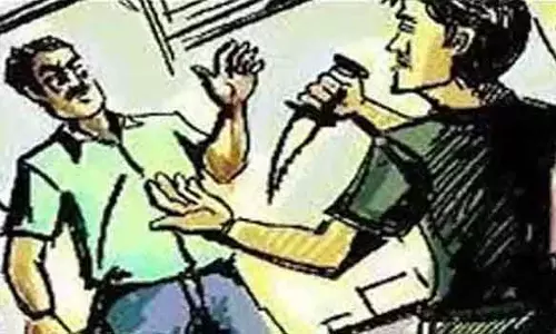 கத்தியை காட்டி மிரட்டி வழிப்பறி