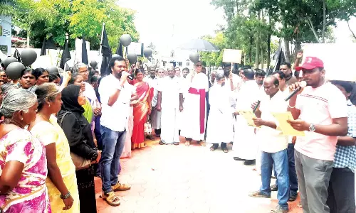 பொம்மிடியில் தலித் கிறிஸ்தவர்கள் ஆர்ப்பாட்டம்