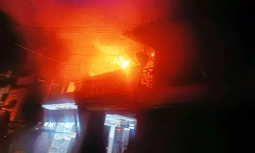 பேன்சி ஸ்டோரில் மின் கசிவால் தீ விபத்து