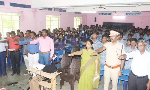 இலக்கியம்பட்டி அரசு பள்ளியில்  போதை பொருட்கள் குறித்து விழிப்புணர்வு