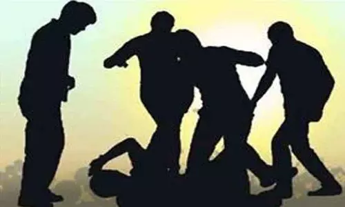 காதல் தகராறில் காட்பாடி கல்லூரி மாணவர்கள் மோதல்