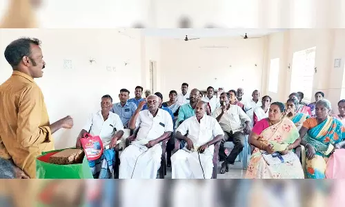 மாடித்தோட்டம் அமைப்பது குறித்து விவசாயிகளுக்கு பயிற்சி