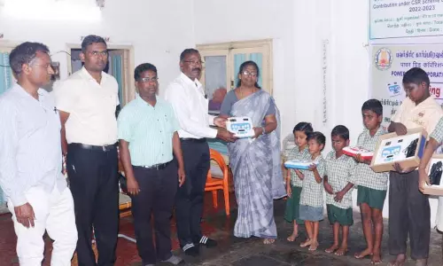 தருமபுரி அரசுப் பள்ளியில்  மாணவர்களுக்கு டிஜிட்டல் எந்திரங்கள்