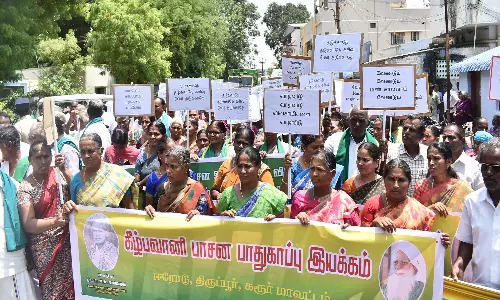 நீர்வளத்துறை அலுவலகத்தை முற்றுகையிட்டு விவசாயிகள் போராட்டம்