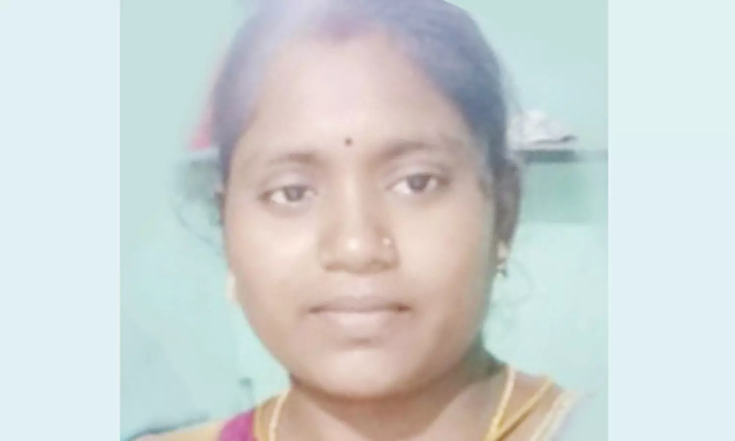 ஜெயங்கொண்டம் அருகே குடும்ப தகராறில் இளம்பெண் தூக்கு போட்டு தற்கொலை: கணவர்-மாமனார் தலைமறைவு ஜெயங்கொண்டம் அருகே குடும்ப தகராறில் இளம்பெண் தூக்கு போட்டு தற்கொலை: கணவர்-மாமனார் தலைமறைவு
