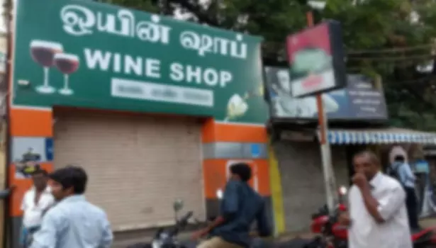 கூடுதலாக 10 ரூபாய் வாங்கியதாக புகார்டாஸ்மாக் மது விற்பனையாளர் சஸ்பெண்டு கூடுதலாக 10 ரூபாய் வாங்கியதாக புகார்டாஸ்மாக் மது விற்பனையாளர் சஸ்பெண்டு