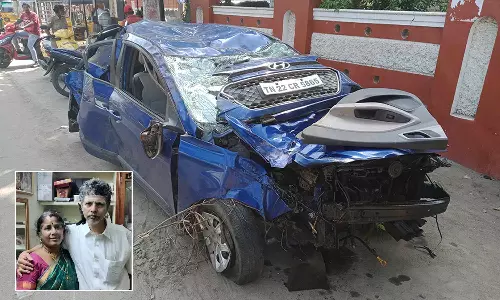 கோட்டக்குப்பம் அருகே விபத்து: ஐகோர்ட்டு அலுவலர்-மனைவி பலி