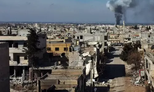 சிரியா மீது துருக்கி வான்வெளி தாக்குதல்- 12 கிளர்ச்சியாளர்கள் பலி