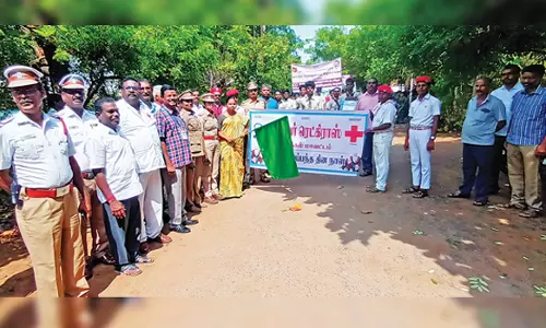 நாமக்கல்லில் ஜூனியர் ரெட் கிராஸ் சார்பில் ஜெனிவா ஒப்பந்த தின பேரணி