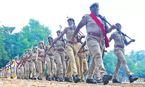 குமாரசாமிப்பட்டி ஆயுதப்படை மைதானத்தில்போலீசார் அணிவகுப்பு ஒத்திகை