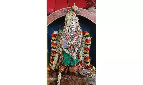 நத்தம் மாரியம்மன் கோவிலில் ஆடி வெள்ளி சிறப்பு வழிபாடு