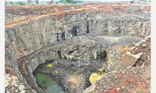 குவாரி குழிகளில் பாதுகாப்பு  நடவடிக்கைகள் மேற்கொள்ள அறிவுறுத்தல்