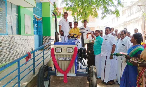 காமாட்சிபுரம் ஊராட்சியில் விவசாயிகளுக்கு புதிய டிராக்டர்