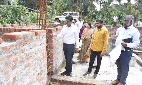 கூடலூரில் ரூ.8.2 கோடி மதிப்பில் வளா்ச்சி திட்ட பணிகள்- கலெக்டர் அம்ரித் நேரில் ஆய்வு