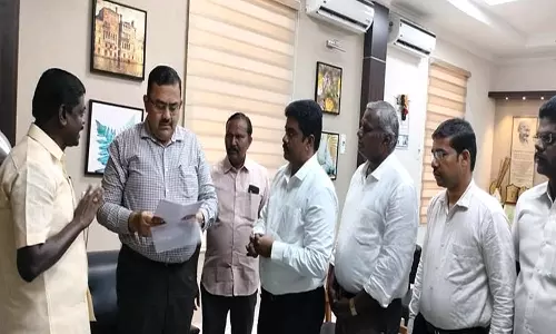 தென்காசி கலெக்டரிடம், முன்னாள் தெற்கு மாவட்ட தி.மு.க. செயலாளர்  மனு