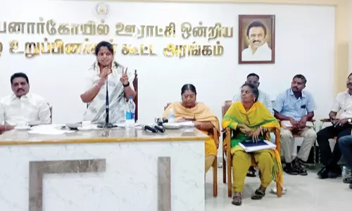 செம்பனார்கோயிலில், கருணாநிதிக்கு சிலை அமைக்க வேண்டும்