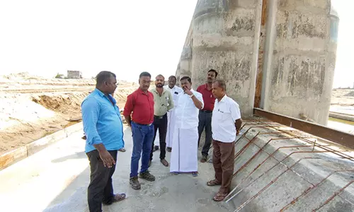 திருநகரி உப்பனாற்றில் கதவணை அமைக்கும் பணியை விரைந்து முடிக்க வேண்டும்