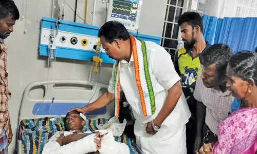 அரிவாள் வெட்டில் படுகாயமடைந்த பிளஸ்-2 மாணவருக்கு ரூபி மனோகரன் எம்.எல்.ஏ. ஆறுதல்