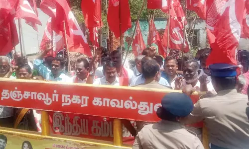 தஞ்சை தபால் நிலையத்தை முற்றுகையிட்டு இந்திய கம்யூனிஸ்ட் போராட்டம்