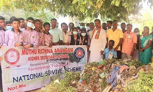 தூய்மை பணி செய்த என்.எஸ்.எஸ். மாணவர்கள்