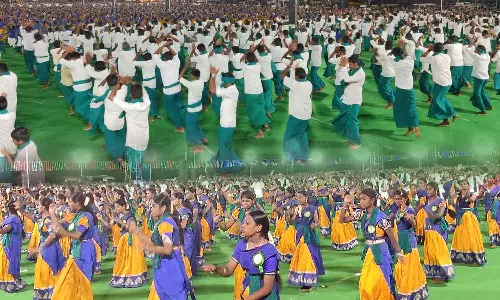 உலக சாதனைக்காக பவளக்கொடி வள்ளி கும்மியாட்டம்- 2000 பேர் பங்கேற்பு