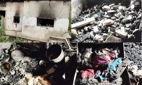 கூலித் தொழிலாளியின் வீடு நள்ளிரவில் தீப்பிடித்து எறிந்தது- ரூ.1 லட்சம் மதிப்பிலான பொருட்கள் நாசம்