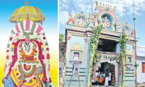 இடதுகாலை தொங்கவிட்டபடி அமர்ந்திருக்கும் இருக்கன்குடி மாரியம்மன்