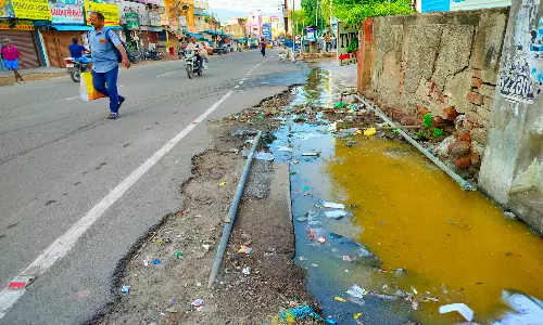 திண்டுக்கல் பஸ்நிலையத்தில் கழிவு நீரால் தொற்றுநோய் பரவும் அபாயம்