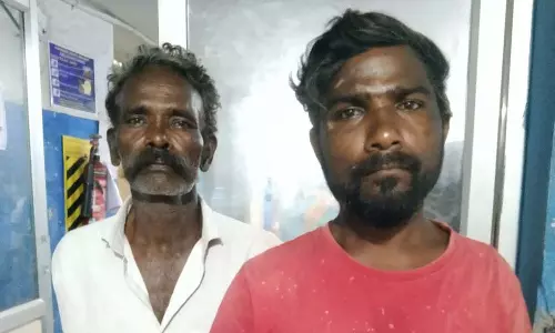 திண்டிவனம் அருகே ஓட்டலில் சிலிண்டர், இரும்பு பைப்புகளை திருடிய 2 பேர் கைது