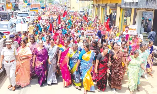 கருணாநிதி நூற்றாண்டு விழாவை முன்னிட்டு கடலூரில் தி.மு.க. மகளிர் அணி பேரணி: அய்யப்பன் எம்.எல்.ஏ., லீமா அய்யப்பன் பங்கேற்பு