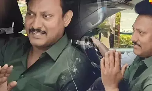 வயிற்று வலியால் அவதிப்பட்ட அமைச்சர் அன்பில் மகேஷ் குணமடைந்ததால் டிஸ்சார்ஜ்- மு.க.ஸ்டாலின் உடல் நலம் விசாரித்தார்