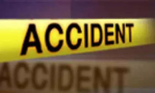 சாத்தூர் அருகே மரத்தில் கார் மோதி 2 பெண்கள் பலி