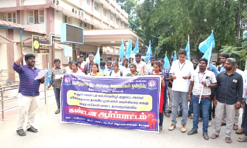 கோவை மாவட்ட நிலஅளவை அலுவலர்கள் ஆர்ப்பாட்டம்