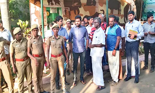 சொரிமுத்து அய்யனார் கோவில் திருவிழாவிற்காக நியமனம்: பாபநாசம் சோதனை சாவடியில் நெல்லை மாநகராட்சி கமிஷனர் ஆய்வு