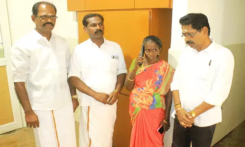 நாங்குநேரி அரிவாள் வெட்டு சம்பவத்தில் சிகிச்சை பெறும் மாணவனின் தாயாரிடம் பிரேமலதா செல்போனில் பேசி ஆறுதல்