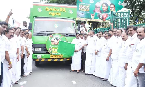 தருமபுரியில் அ.தி.மு.க. பொன்விழா மாநாடு பிரசார வாகனம்