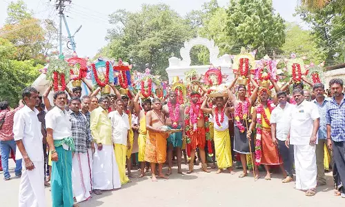 தஞ்சை கோட்டை முனியாண்டவர் கோவில் பால்குடம் ஊர்வலம்