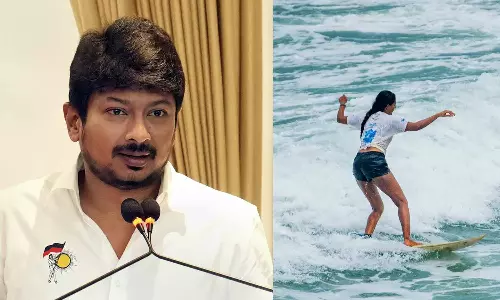 மாமல்லபுரத்தில் சர்வதேச அலைச்சறுக்கு போட்டி: அமைச்சர் உதயநிதி ஸ்டாலின் துவக்கி வைத்தார்