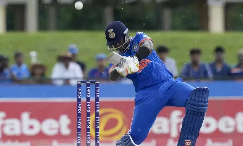 சூர்யகுமார் யாதவ் அரை சதம் - வெஸ்ட் இண்டீஸ் வெற்றிபெற 166 ரன்களை இலக்காக நிர்ணயித்தது இந்தியா