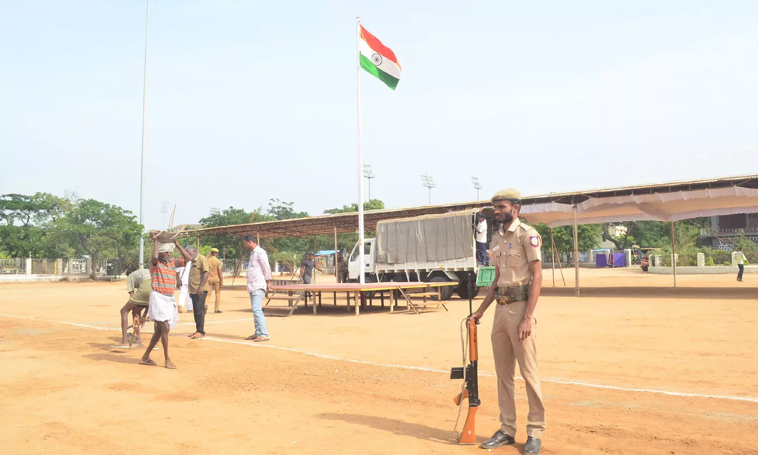 நாளை சுதந்திர தின விழா- கோவையில் விடிய விடிய வாகன சோதனை நாளை சுதந்திர தின விழா- கோவையில் விடிய விடிய வாகன சோதனை