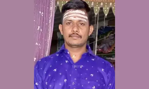 மந்திரங்கள் கூற மைக்கை எடுத்தபோது விபரீதம்: திருவாரூரில் மின்சாரம் தாக்கி அர்ச்சகர் பலி