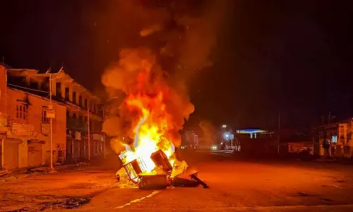 சமூக வலைதள குழுக்களில் இருந்து விலகவேண்டும்- உயர் அதிகாரிகளுக்கு மணிப்பூர் அரசு உத்தரவு