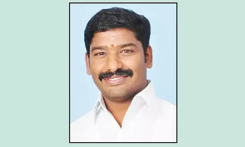 மதுரை, திருச்சிக்கு செல்ல பஸ்கள் இயக்க வேண்டும்-நகர்மன்ற தலைவர் கோரிக்கை