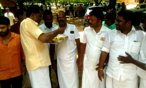 முன்னாள் பள்ளி மாணவர்கள் சந்திப்பு