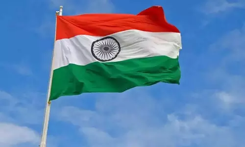 தபால் நிலையத்தில் தேசியக்கொடி விற்பனை