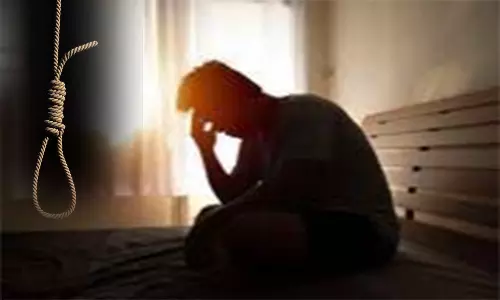 வாலிபர் தூக்கிட்டு தற்கொலை