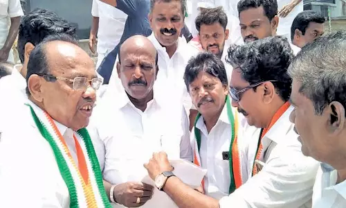 ஆலங்குளம் அரசு மருத்துவமனைக்கு கூடுதல் மருத்துவர்கள் நியமிக்க வேண்டும்-அமைச்சரிடம் காங்கிரசார் கோரிக்கை