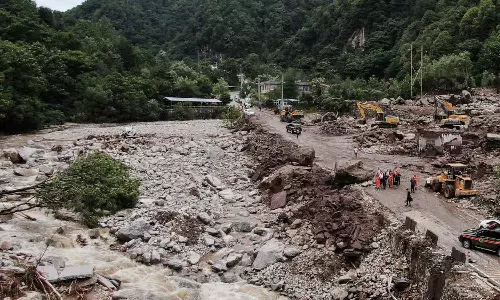 சீனாவில் கனமழை- நிலச்சரிவில் சிக்கி 22 பேர் பலி