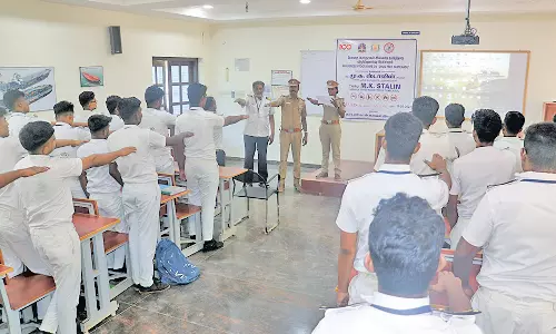 திசையன்விளை அருகே ஜேம்ஸ் மரைன் கல்லூரியில் விழிப்புணர்வு பிரசாரம்