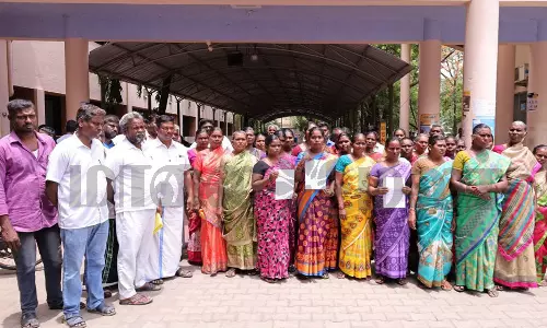 கிராம மக்கள் திரண்டு வந்து கலெக்டர் அலுவலகத்தில் மனு